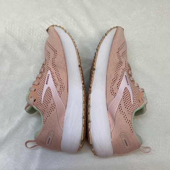 Brooks Revel 6 athletic running shoes in the Peach Whip/Pink women’s size 6.5 - Picture 9 of 12